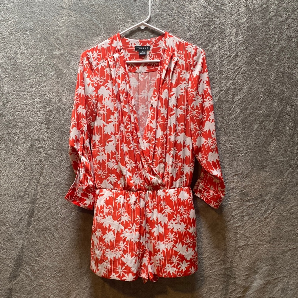 Cute, Beachy, Summer rose and white Palm romper by Trouve, size XS